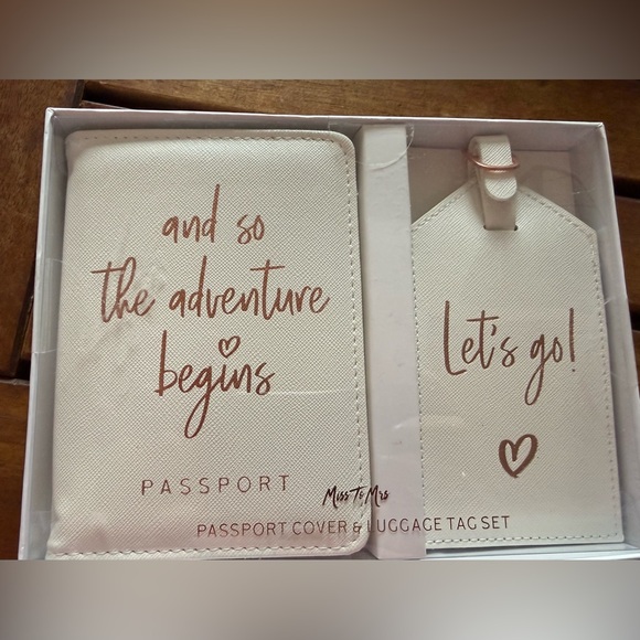 Accessories - Mr & Mrs Passport Cover & Luggage Tag Travel Set Honeymoon Gift NIB